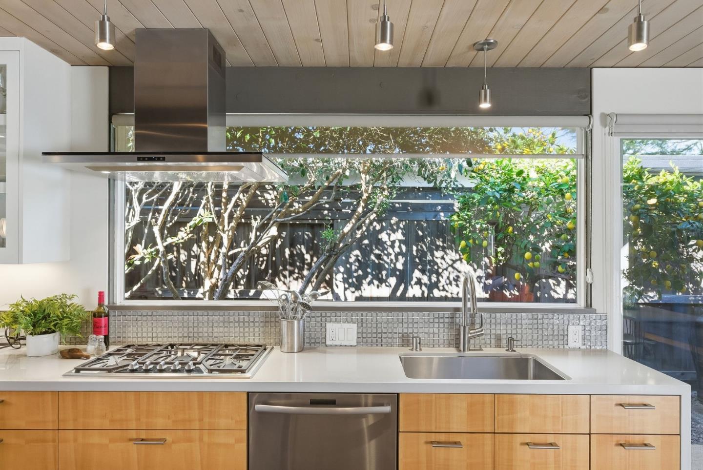 Detail Gallery Image 19 of 53 For 943 Trophy Dr, Mountain View,  CA 94040 - 4 Beds | 2 Baths