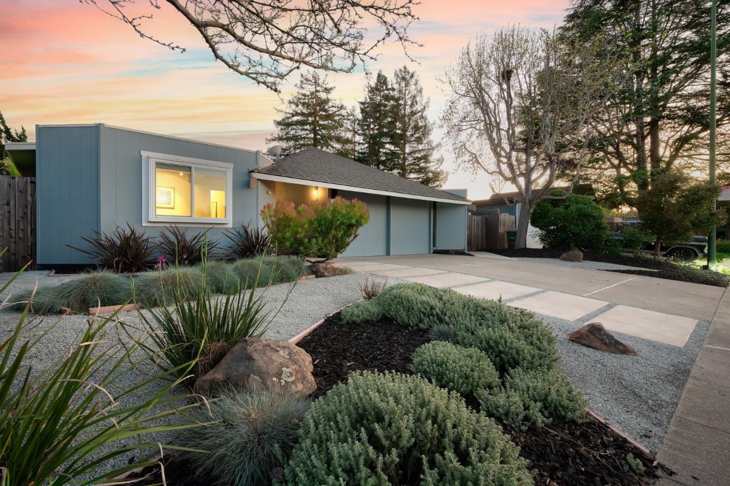 Detail Gallery Image 2 of 53 For 943 Trophy Dr, Mountain View,  CA 94040 - 4 Beds | 2 Baths