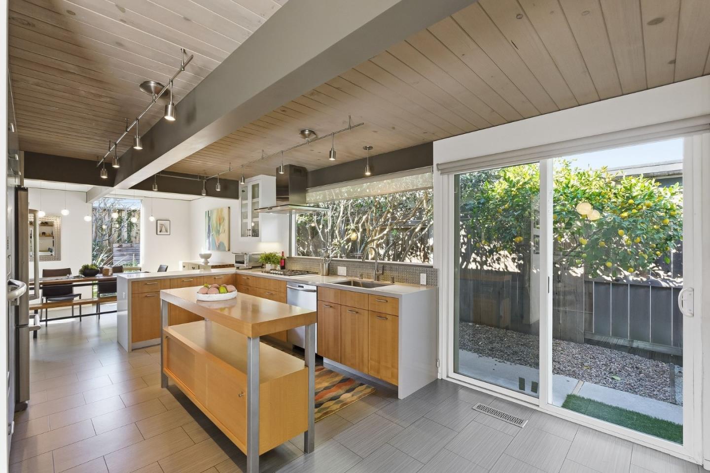 Detail Gallery Image 20 of 53 For 943 Trophy Dr, Mountain View,  CA 94040 - 4 Beds | 2 Baths