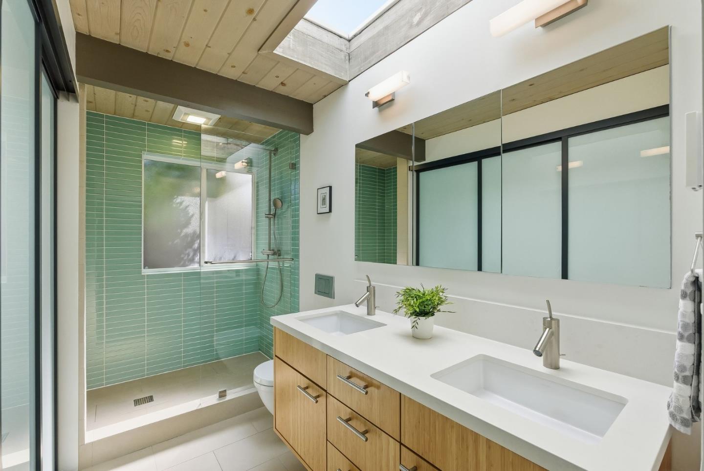 Detail Gallery Image 26 of 53 For 943 Trophy Dr, Mountain View,  CA 94040 - 4 Beds | 2 Baths