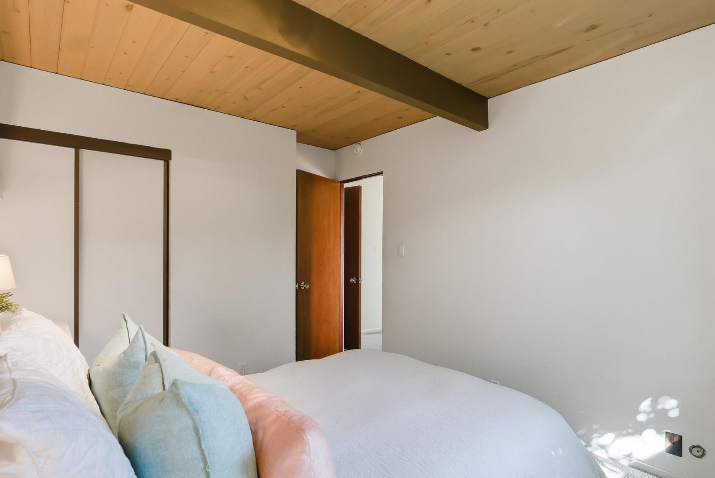 Detail Gallery Image 31 of 53 For 943 Trophy Dr, Mountain View,  CA 94040 - 4 Beds | 2 Baths