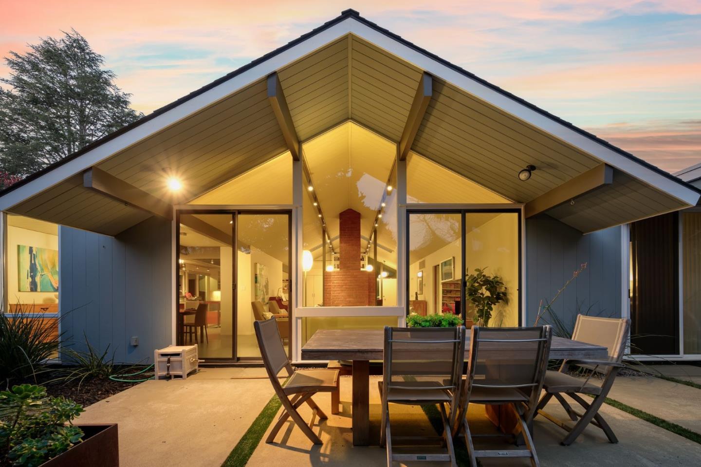 Detail Gallery Image 35 of 53 For 943 Trophy Dr, Mountain View,  CA 94040 - 4 Beds | 2 Baths