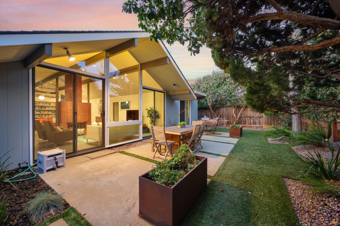 Detail Gallery Image 38 of 53 For 943 Trophy Dr, Mountain View,  CA 94040 - 4 Beds | 2 Baths