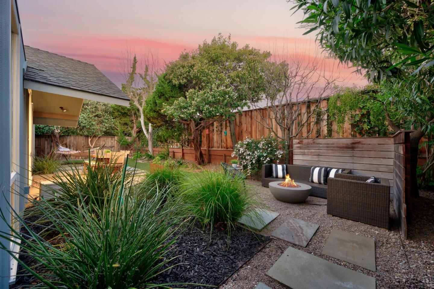 Detail Gallery Image 40 of 53 For 943 Trophy Dr, Mountain View,  CA 94040 - 4 Beds | 2 Baths