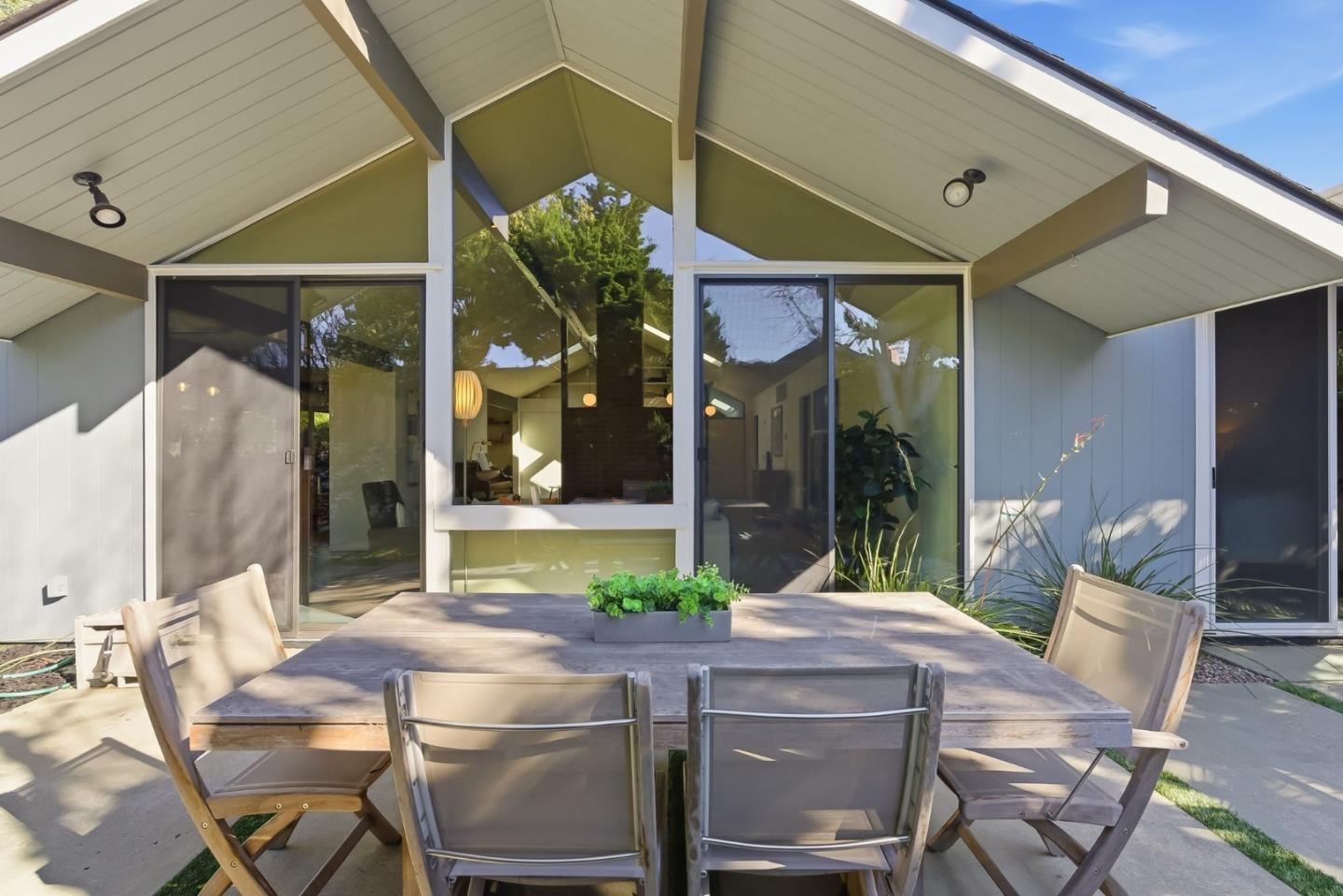 Detail Gallery Image 42 of 53 For 943 Trophy Dr, Mountain View,  CA 94040 - 4 Beds | 2 Baths