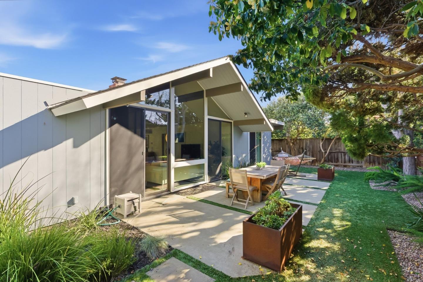 Detail Gallery Image 43 of 53 For 943 Trophy Dr, Mountain View,  CA 94040 - 4 Beds | 2 Baths