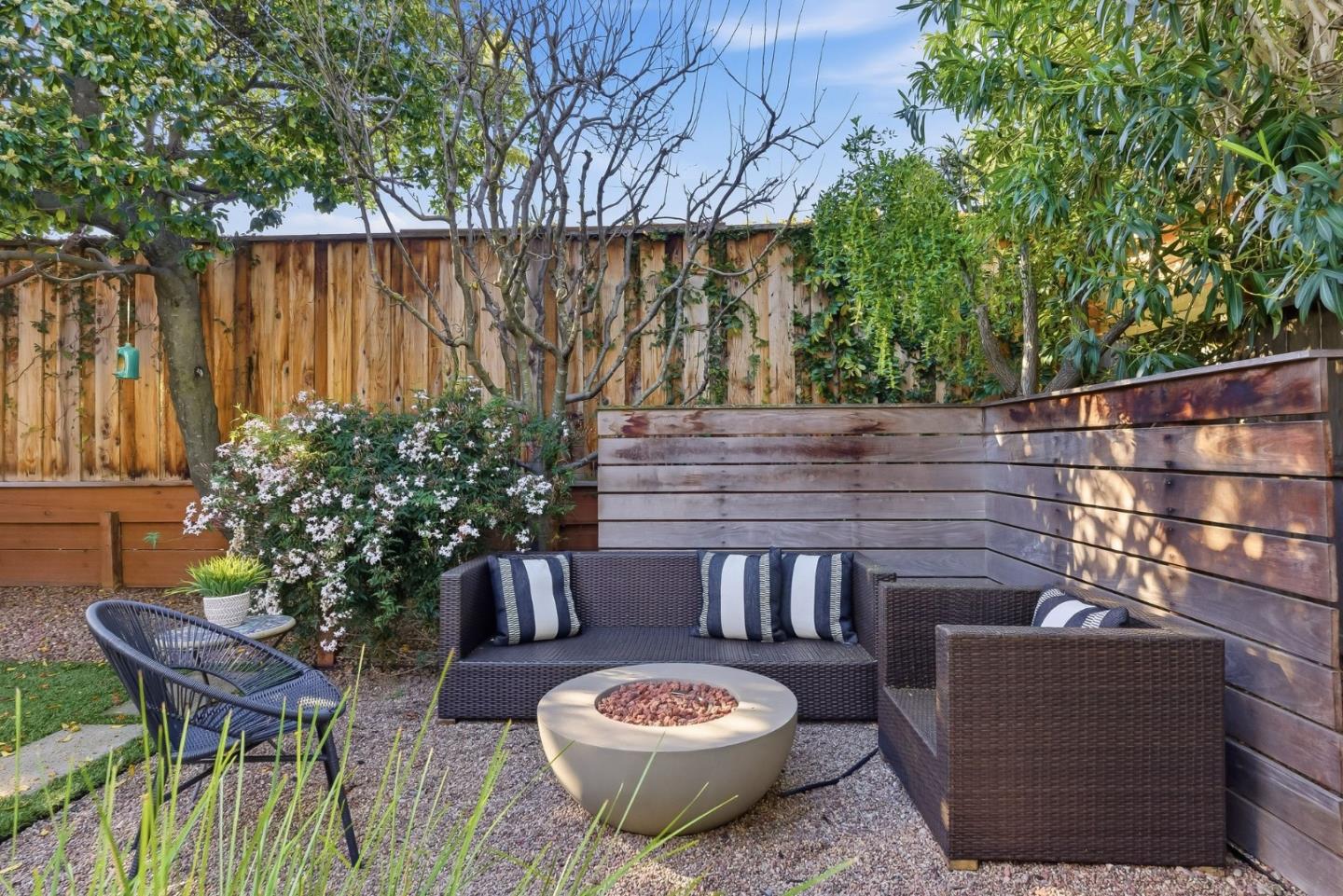 Detail Gallery Image 47 of 53 For 943 Trophy Dr, Mountain View,  CA 94040 - 4 Beds | 2 Baths