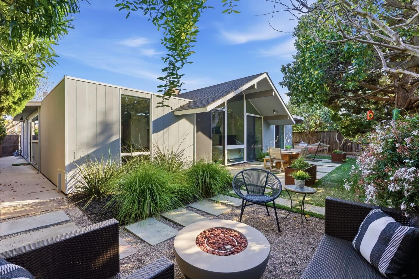 Detail Gallery Image 48 of 53 For 943 Trophy Dr, Mountain View,  CA 94040 - 4 Beds | 2 Baths