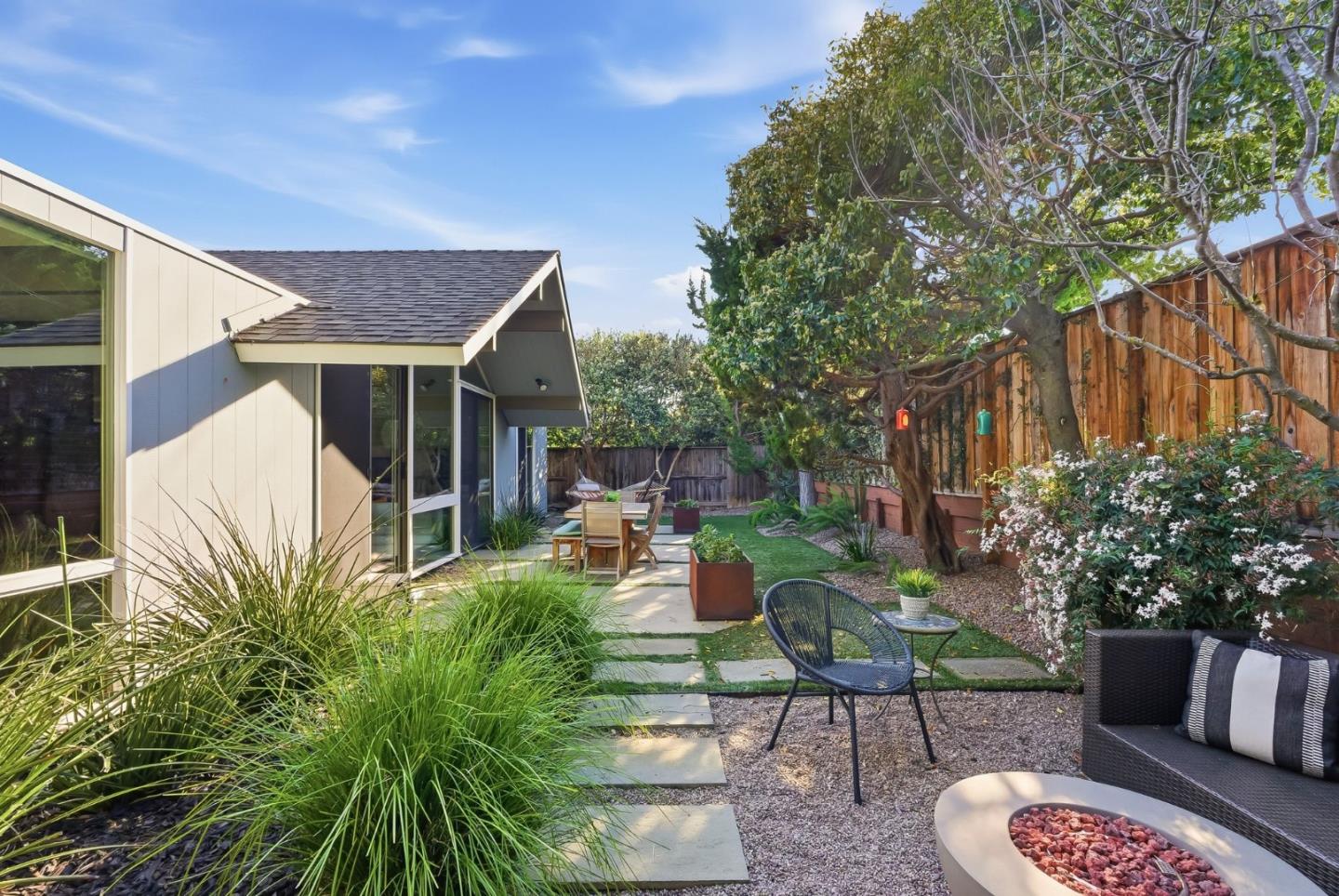 Detail Gallery Image 49 of 53 For 943 Trophy Dr, Mountain View,  CA 94040 - 4 Beds | 2 Baths