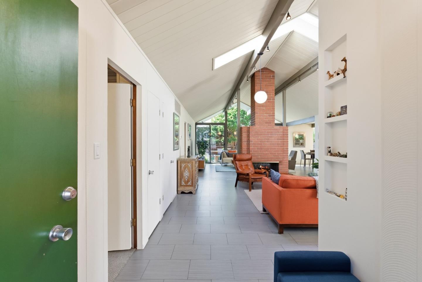 Detail Gallery Image 5 of 53 For 943 Trophy Dr, Mountain View,  CA 94040 - 4 Beds | 2 Baths