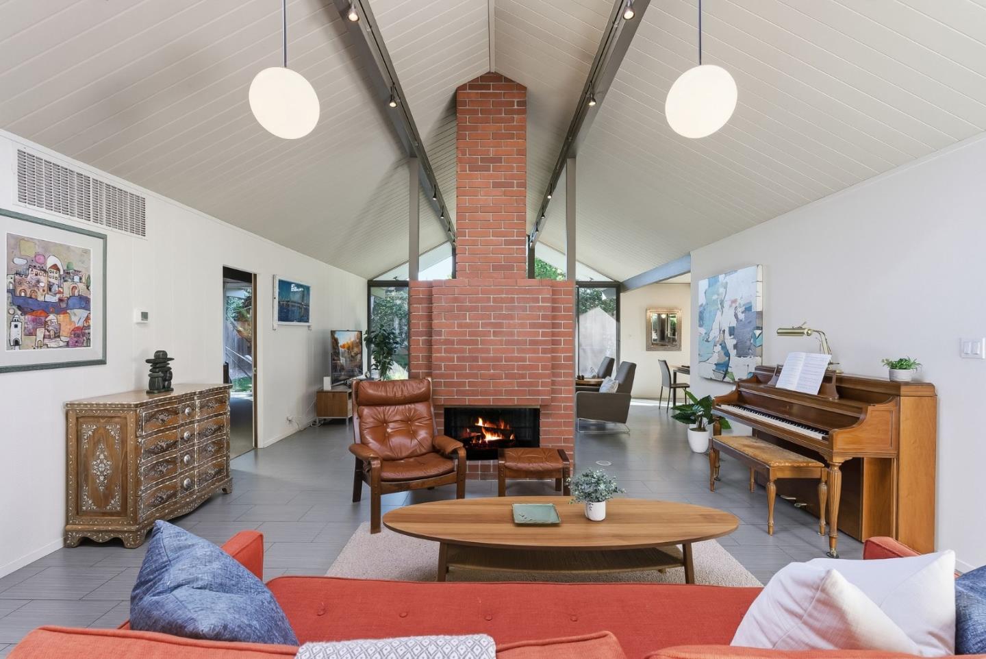 Detail Gallery Image 7 of 53 For 943 Trophy Dr, Mountain View,  CA 94040 - 4 Beds | 2 Baths