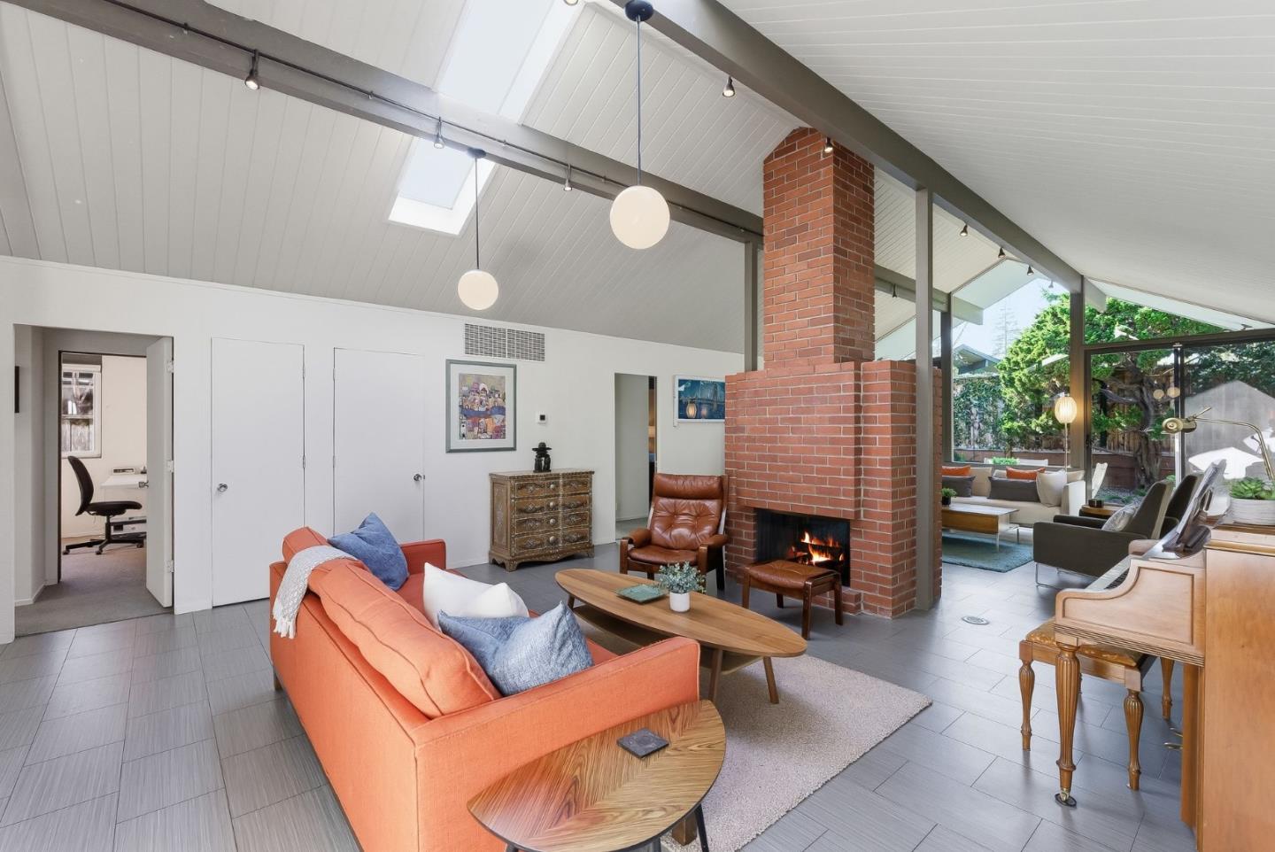 Detail Gallery Image 8 of 53 For 943 Trophy Dr, Mountain View,  CA 94040 - 4 Beds | 2 Baths