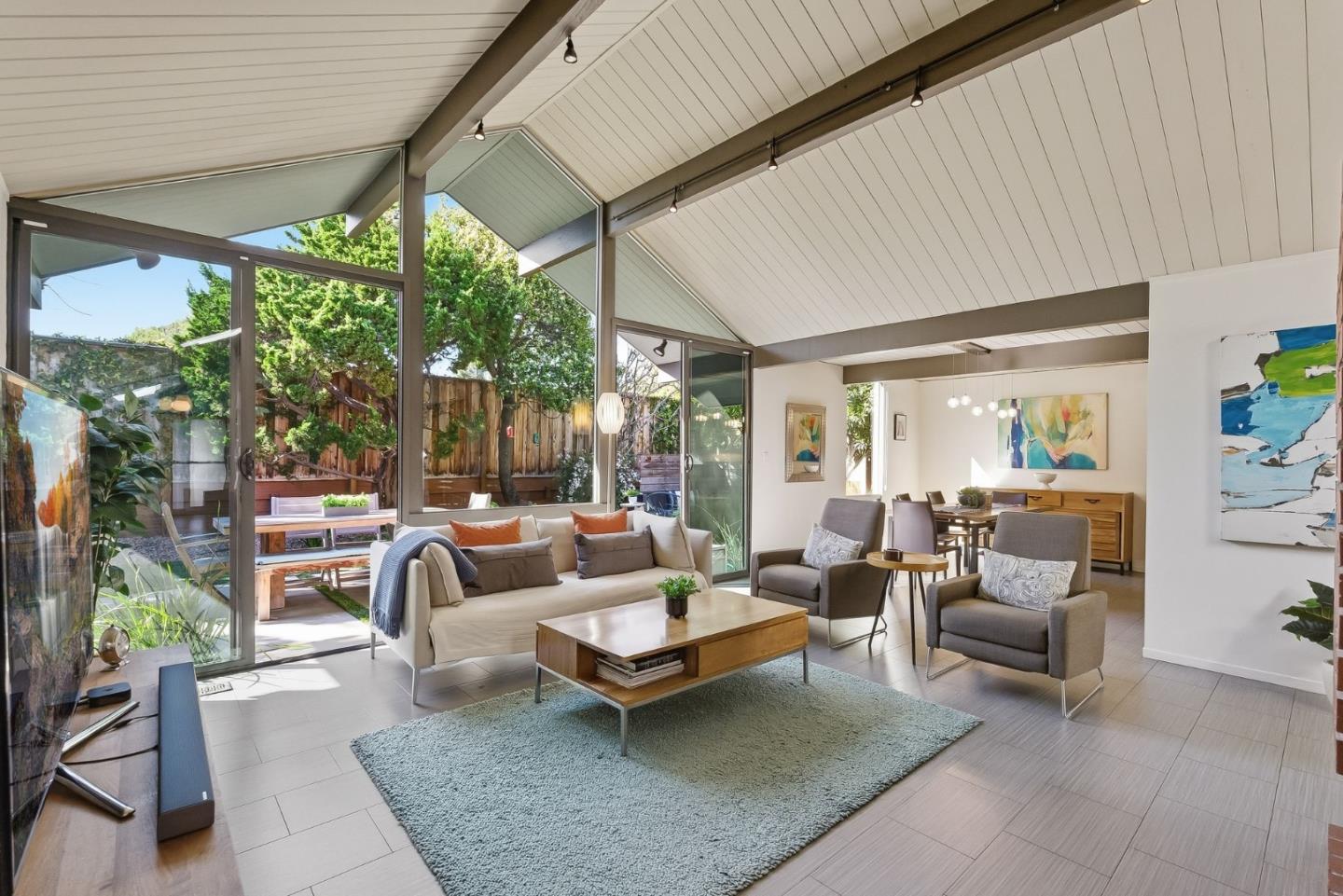 Detail Gallery Image 9 of 53 For 943 Trophy Dr, Mountain View,  CA 94040 - 4 Beds | 2 Baths