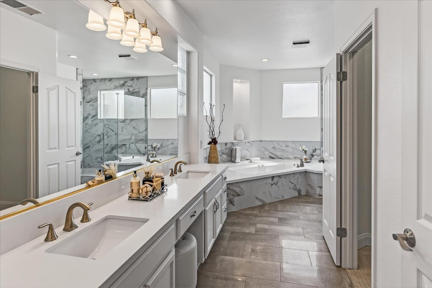 Detail Gallery Image 23 of 70 For 5200 Birkdale Way, San Jose,  CA 95138 - 4 Beds | 3/1 Baths