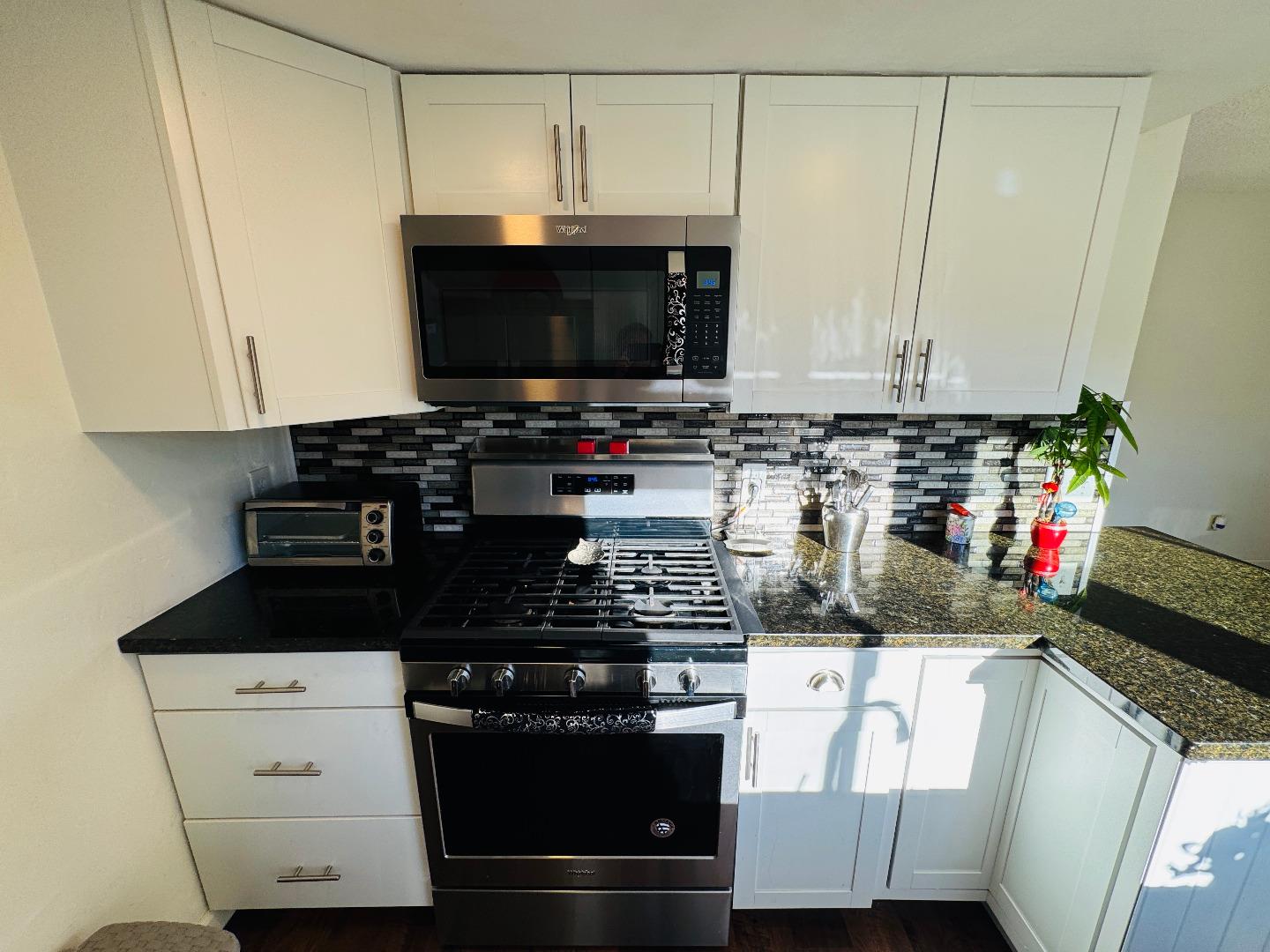 Detail Gallery Image 10 of 33 For 3137 Seacrest Ave #5,  Marina,  CA 93933 - 3 Beds | 2/1 Baths