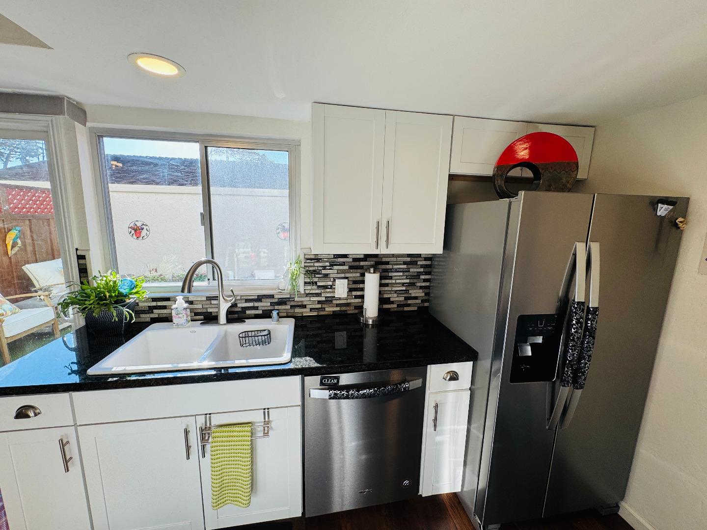 Detail Gallery Image 13 of 33 For 3137 Seacrest Ave #5,  Marina,  CA 93933 - 3 Beds | 2/1 Baths