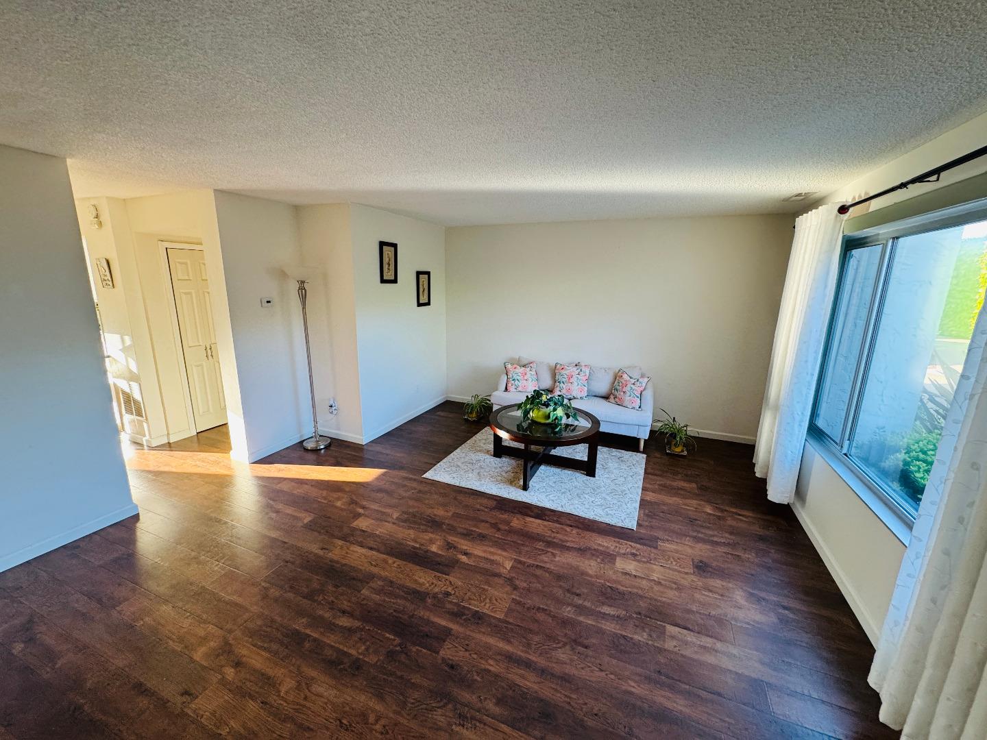 Detail Gallery Image 4 of 33 For 3137 Seacrest Ave #5,  Marina,  CA 93933 - 3 Beds | 2/1 Baths