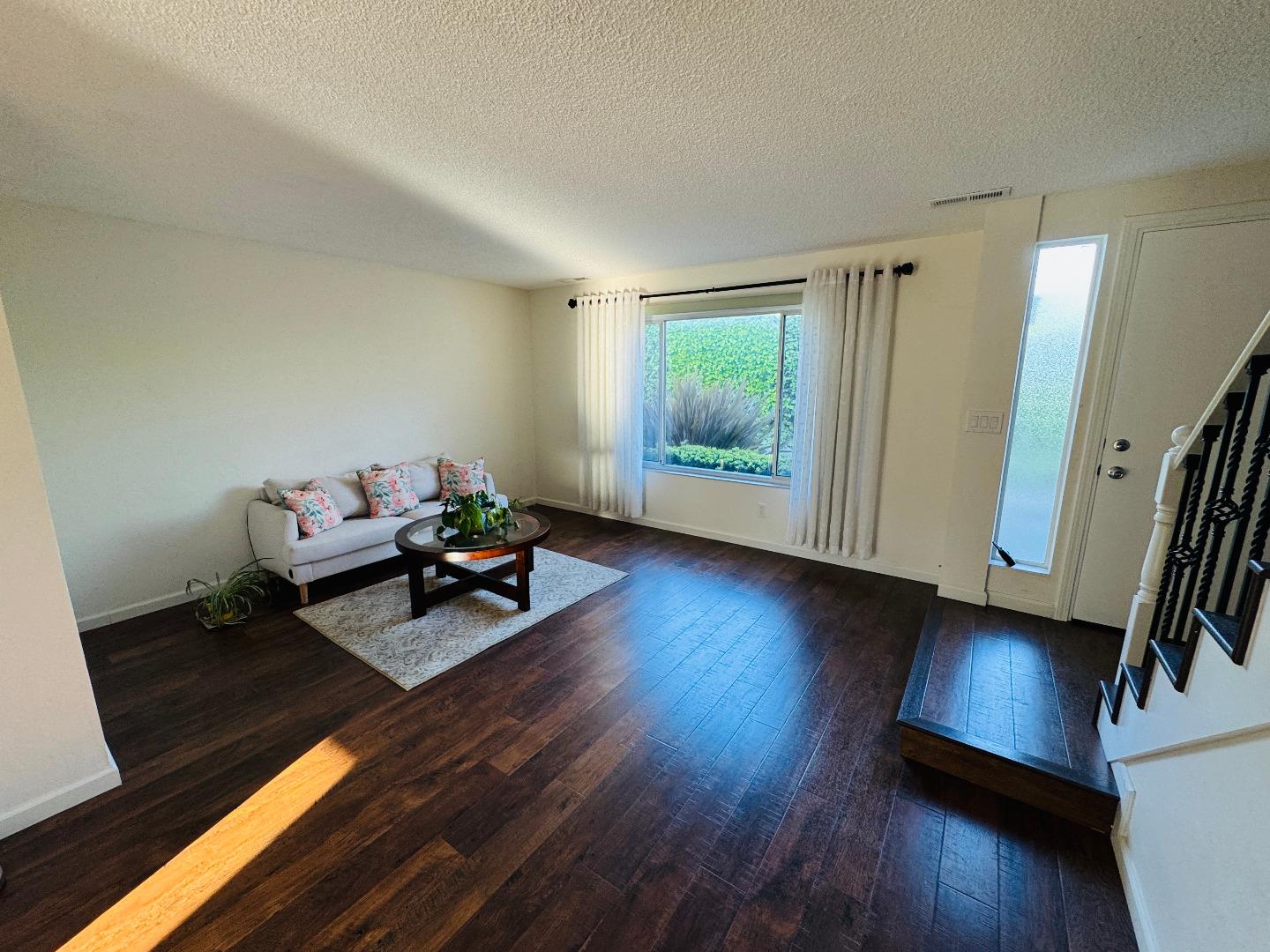 Detail Gallery Image 5 of 33 For 3137 Seacrest Ave #5,  Marina,  CA 93933 - 3 Beds | 2/1 Baths