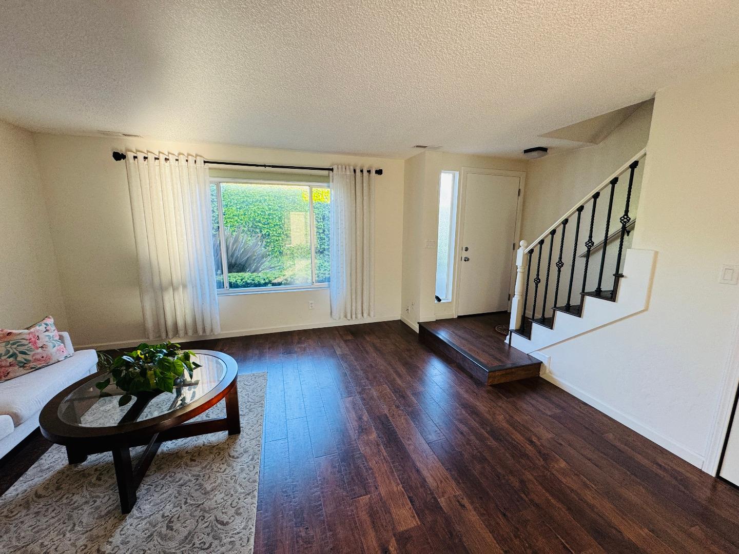 Detail Gallery Image 6 of 33 For 3137 Seacrest Ave #5,  Marina,  CA 93933 - 3 Beds | 2/1 Baths