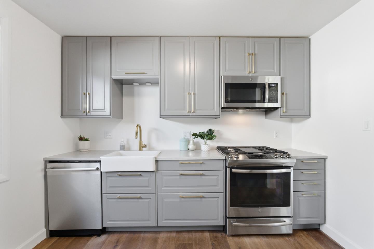 Detail Gallery Image 5 of 39 For 504 B St, Colma,  CA 94014 - 3 Beds | 1 Baths