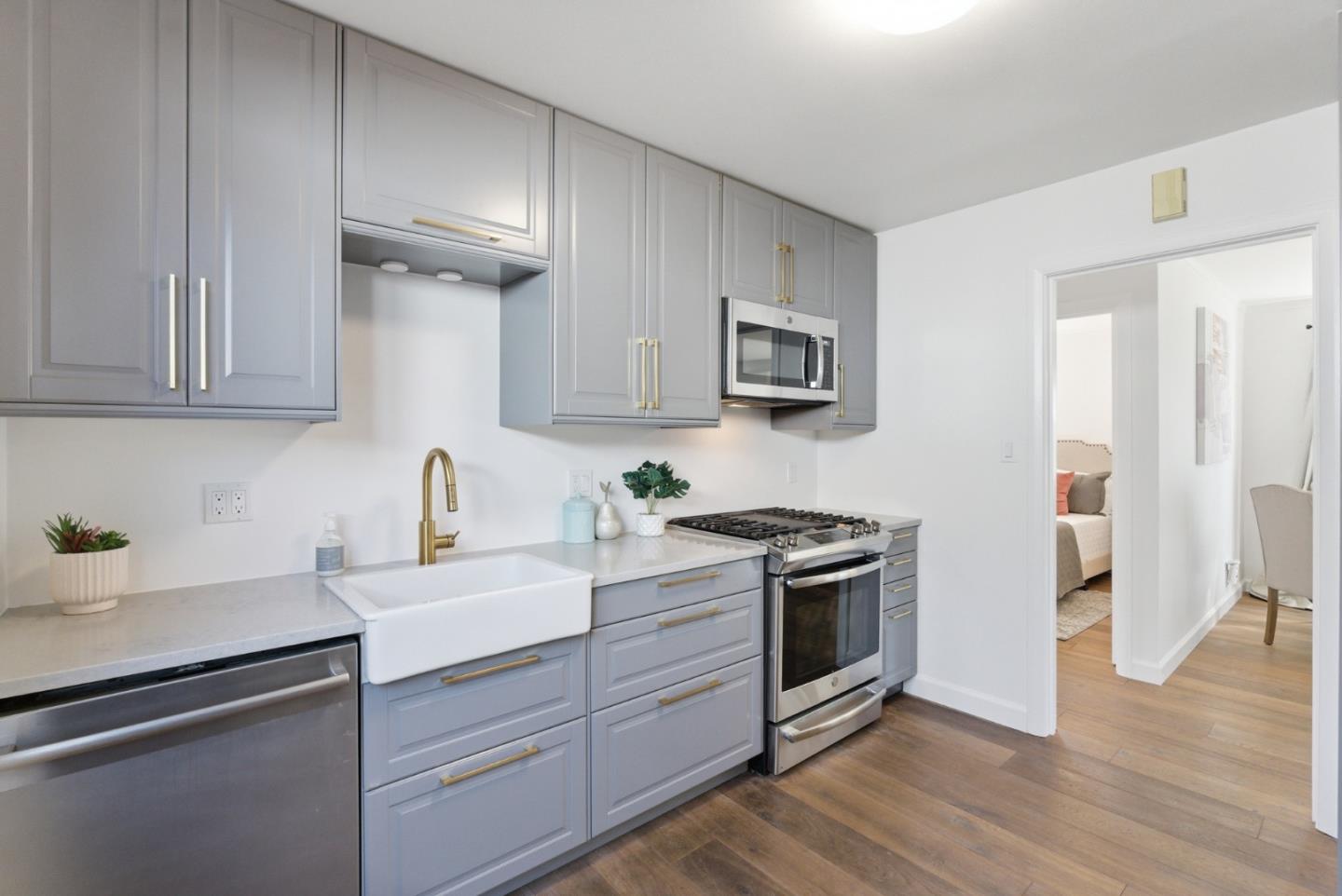 Detail Gallery Image 6 of 39 For 504 B St, Colma,  CA 94014 - 3 Beds | 1 Baths