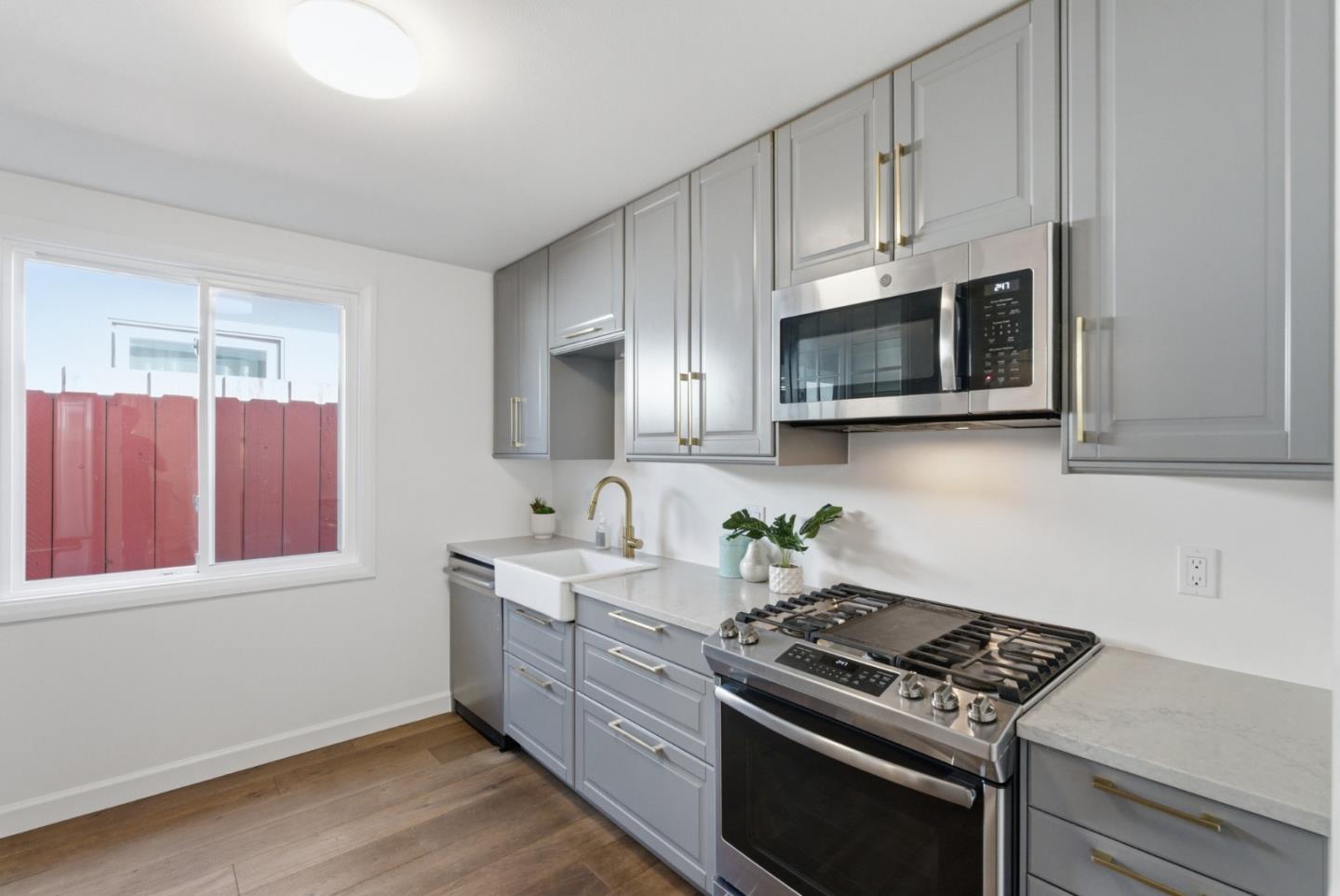 Detail Gallery Image 7 of 39 For 504 B St, Colma,  CA 94014 - 3 Beds | 1 Baths