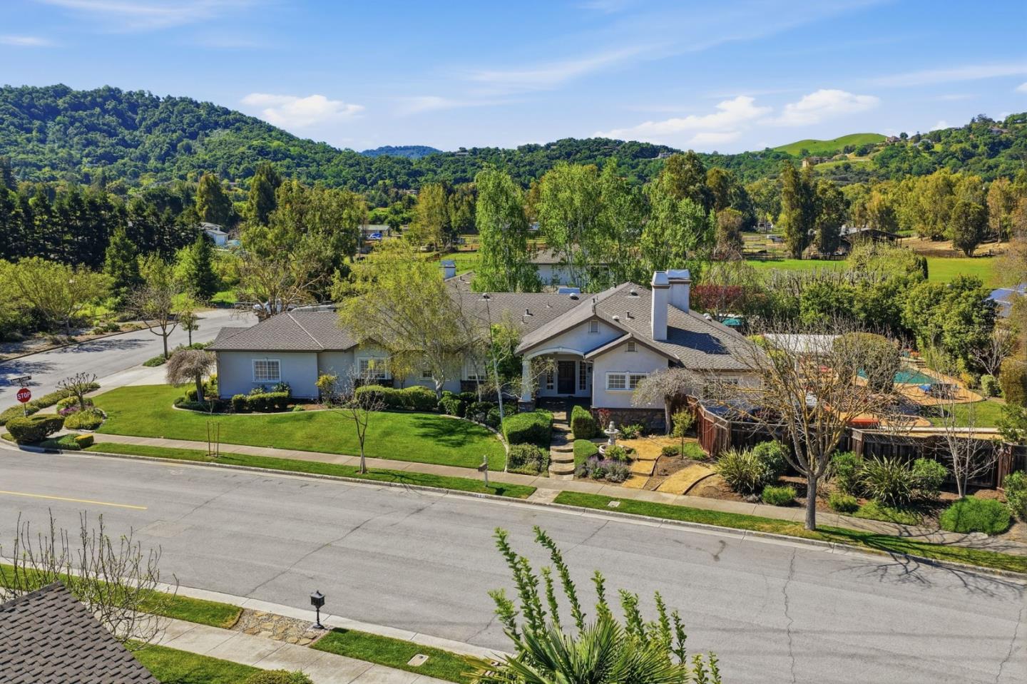 Detail Gallery Image 4 of 57 For 651 Llagas Vista Dr, Morgan Hill,  CA 95037 - 4 Beds | 3/1 Baths