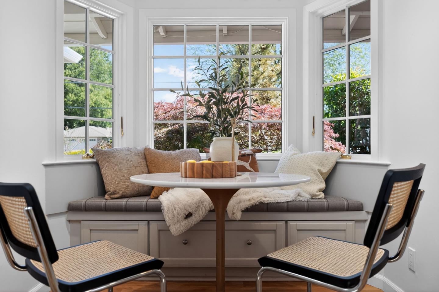 Detail Gallery Image 14 of 53 For 13411 Pastel Ln, Mountain View,  CA 94040 - 3 Beds | 2 Baths