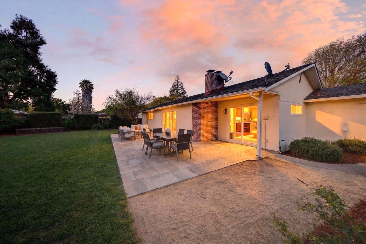 Detail Gallery Image 33 of 53 For 13411 Pastel Ln, Mountain View,  CA 94040 - 3 Beds | 2 Baths