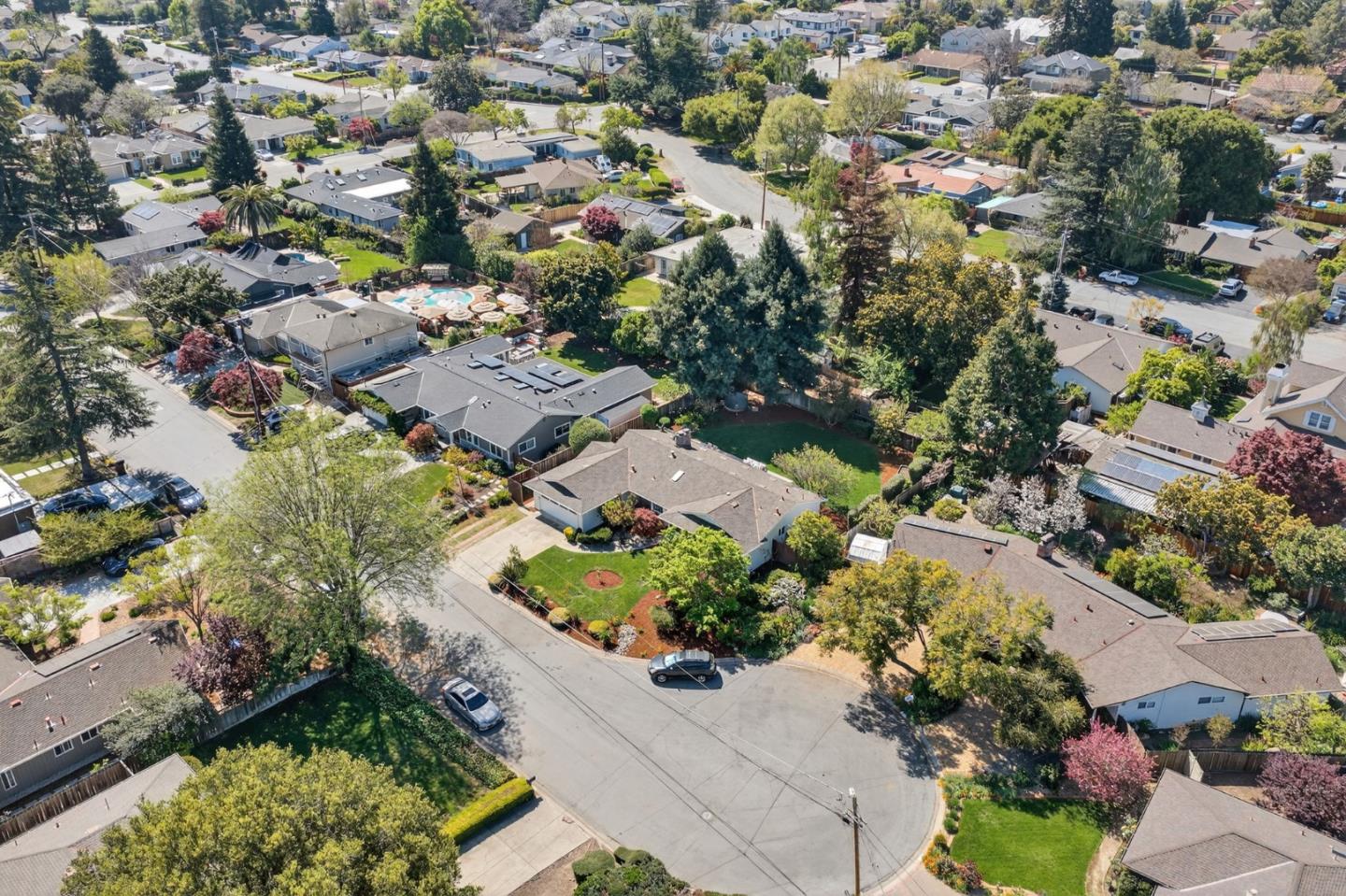 Detail Gallery Image 5 of 53 For 13411 Pastel Ln, Mountain View,  CA 94040 - 3 Beds | 2 Baths