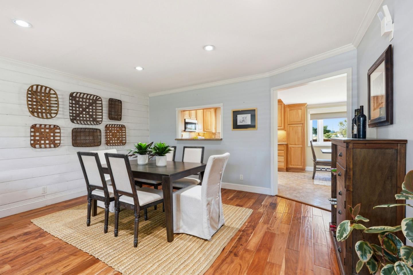 Detail Gallery Image 10 of 43 For 4841 Tonino Dr, San Jose,  CA 95136 - 4 Beds | 2/1 Baths