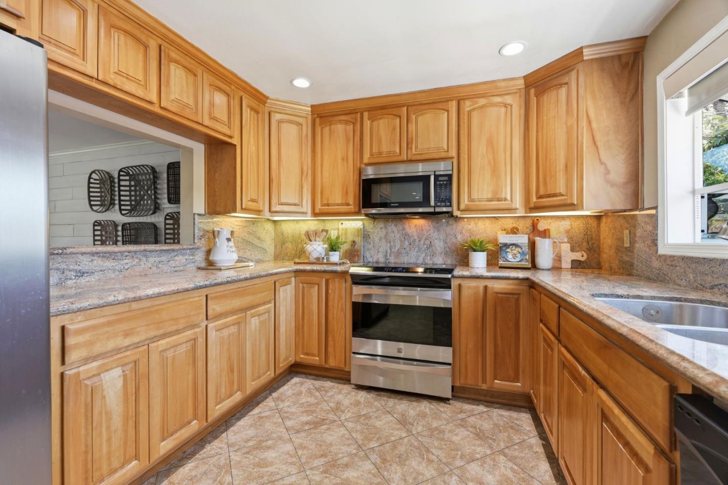 Detail Gallery Image 13 of 43 For 4841 Tonino Dr, San Jose,  CA 95136 - 4 Beds | 2/1 Baths