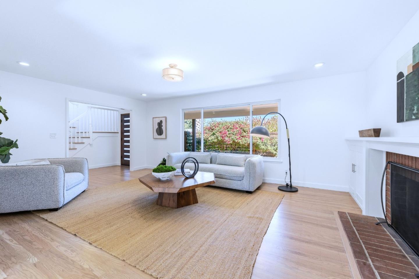 Detail Gallery Image 16 of 58 For 2524 Sun Mor Ave, Mountain View,  CA 94040 - 5 Beds | 2/1 Baths