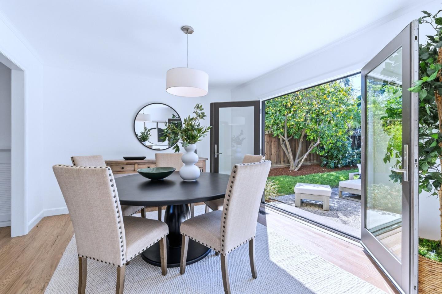 Detail Gallery Image 20 of 58 For 2524 Sun Mor Ave, Mountain View,  CA 94040 - 5 Beds | 2/1 Baths