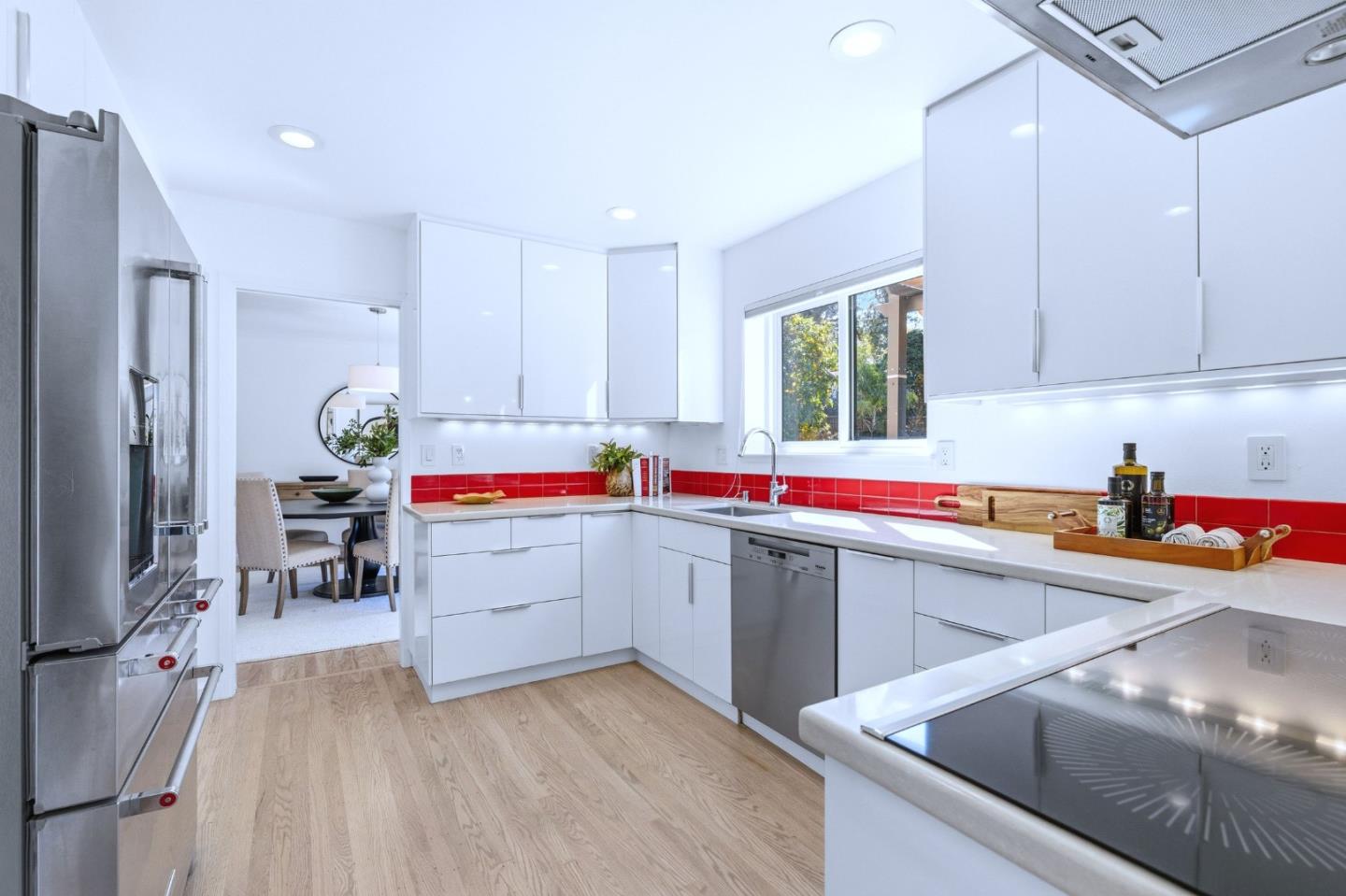 Detail Gallery Image 22 of 58 For 2524 Sun Mor Ave, Mountain View,  CA 94040 - 5 Beds | 2/1 Baths