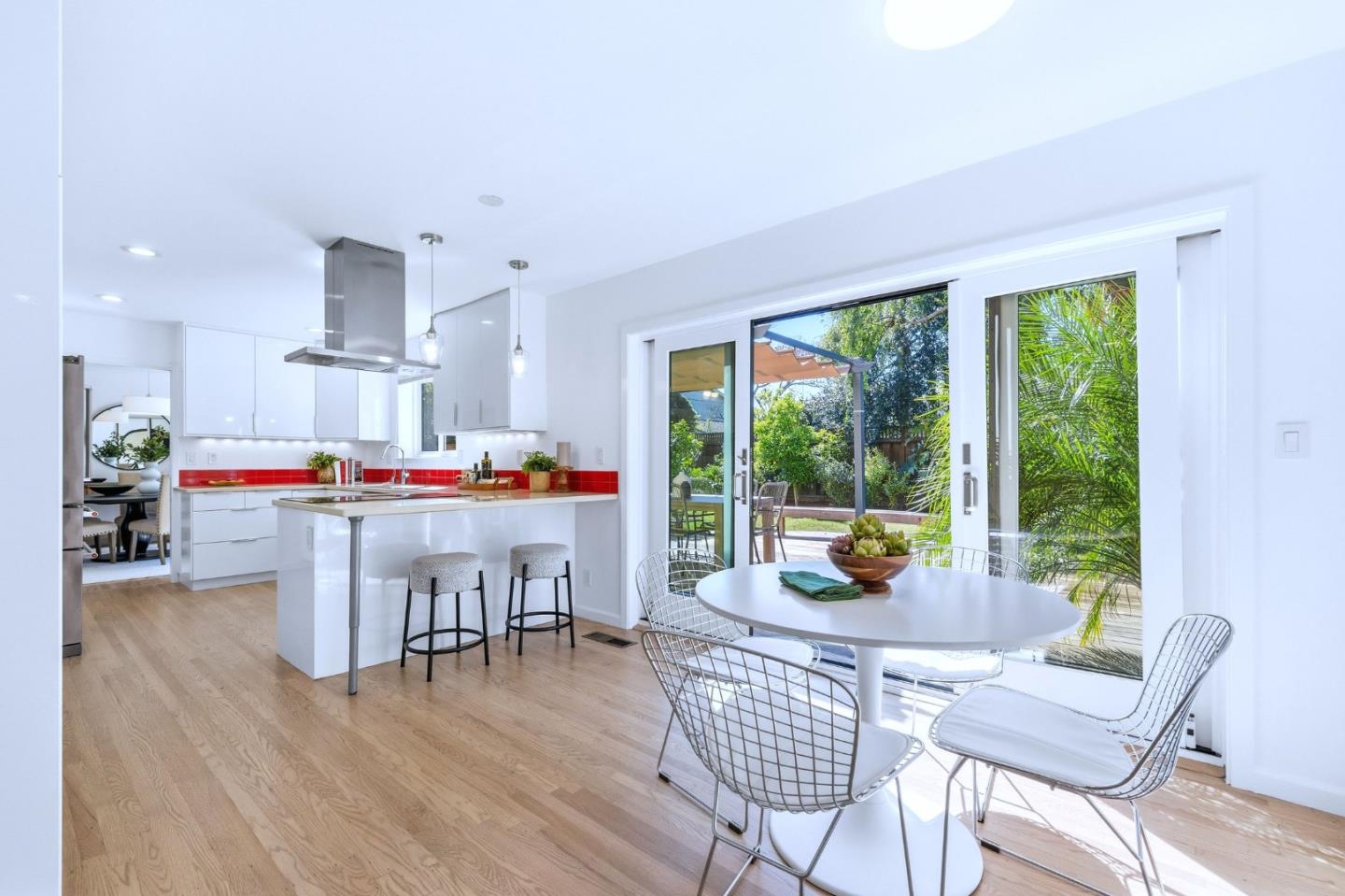 Detail Gallery Image 25 of 58 For 2524 Sun Mor Ave, Mountain View,  CA 94040 - 5 Beds | 2/1 Baths