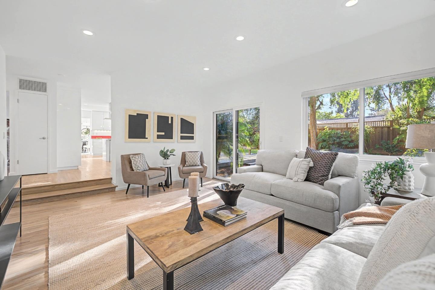 Detail Gallery Image 28 of 58 For 2524 Sun Mor Ave, Mountain View,  CA 94040 - 5 Beds | 2/1 Baths