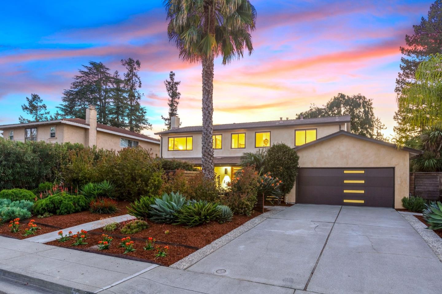 Detail Gallery Image 3 of 58 For 2524 Sun Mor Ave, Mountain View,  CA 94040 - 5 Beds | 2/1 Baths