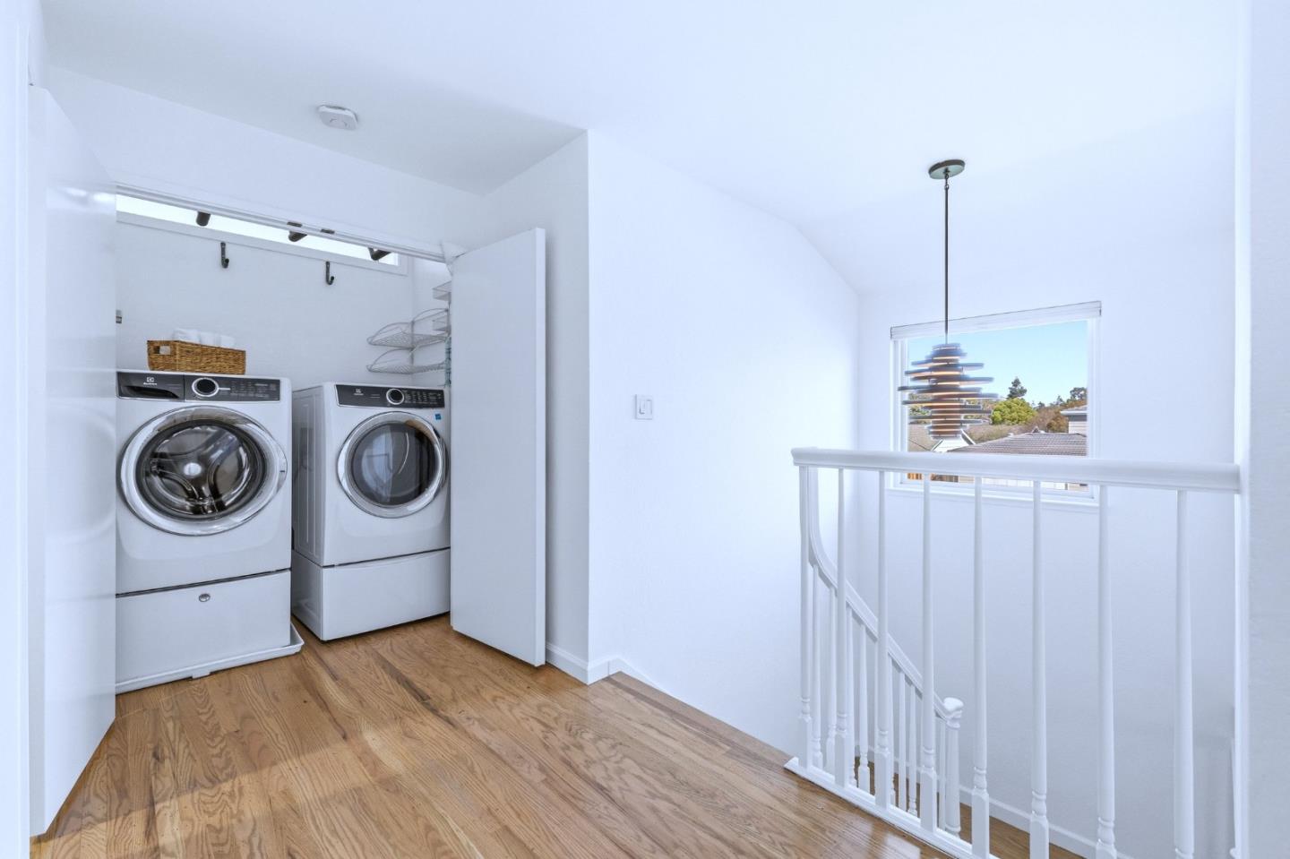 Detail Gallery Image 31 of 58 For 2524 Sun Mor Ave, Mountain View,  CA 94040 - 5 Beds | 2/1 Baths