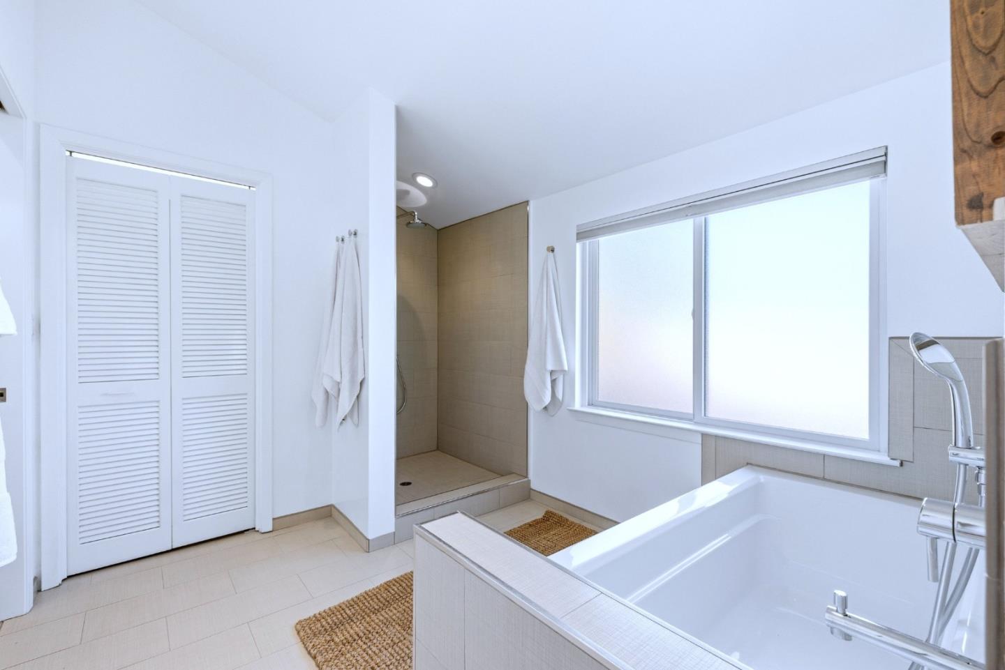 Detail Gallery Image 34 of 58 For 2524 Sun Mor Ave, Mountain View,  CA 94040 - 5 Beds | 2/1 Baths