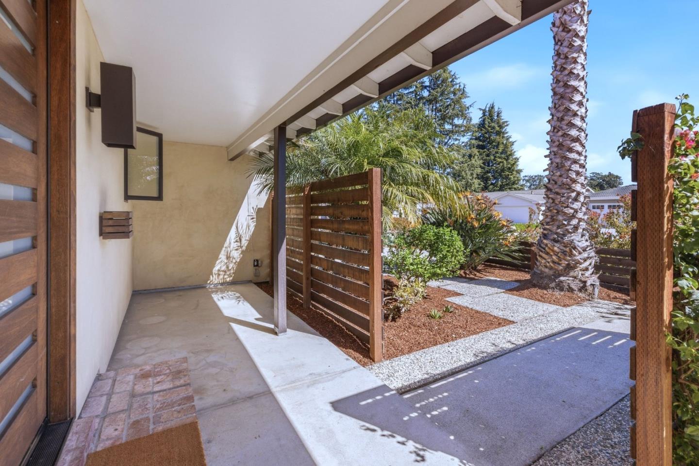 Detail Gallery Image 7 of 58 For 2524 Sun Mor Ave, Mountain View,  CA 94040 - 5 Beds | 2/1 Baths