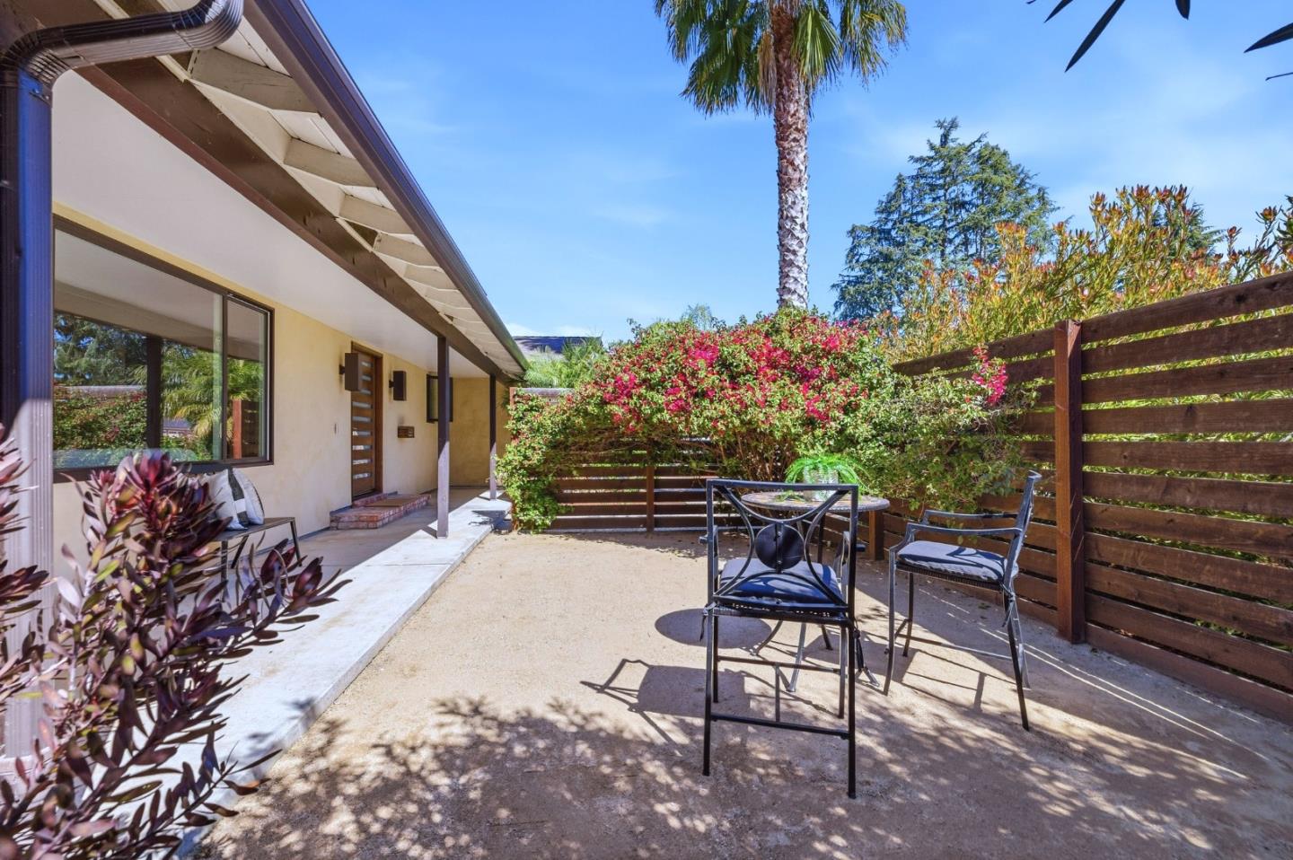 Detail Gallery Image 8 of 58 For 2524 Sun Mor Ave, Mountain View,  CA 94040 - 5 Beds | 2/1 Baths