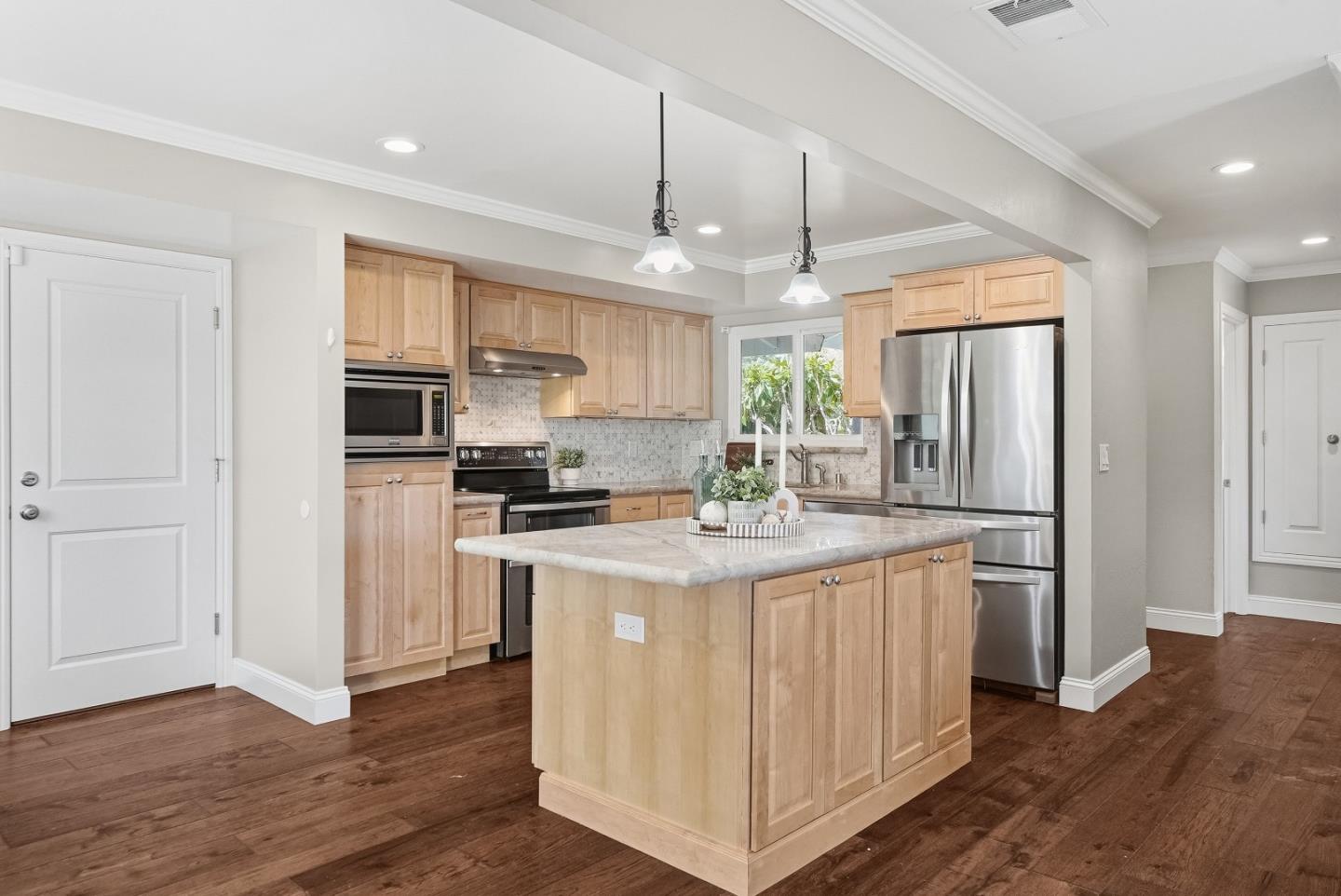 Detail Gallery Image 14 of 46 For 816 Cottonwood Dr, Cupertino,  CA 95014 - 4 Beds | 2 Baths