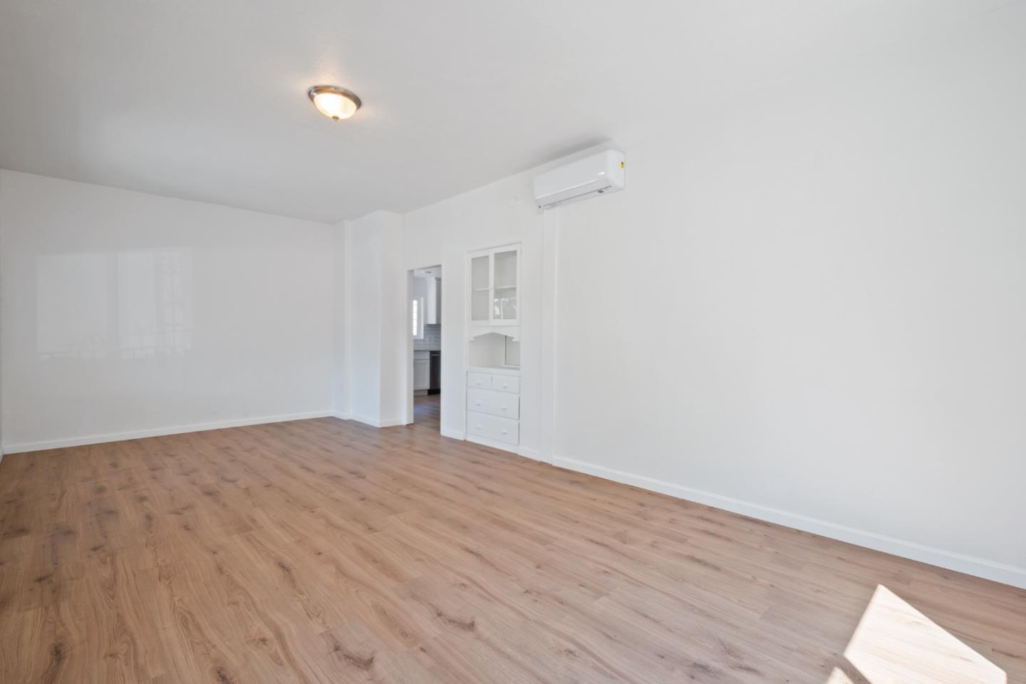 Detail Gallery Image 6 of 35 For 334 N 15th St, San Jose,  CA 95112 - 4 Beds | 3 Baths