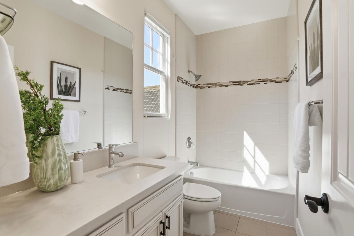 Detail Gallery Image 14 of 22 For 948 Rincon St, Mountain View,  CA 94040 - 4 Beds | 3 Baths