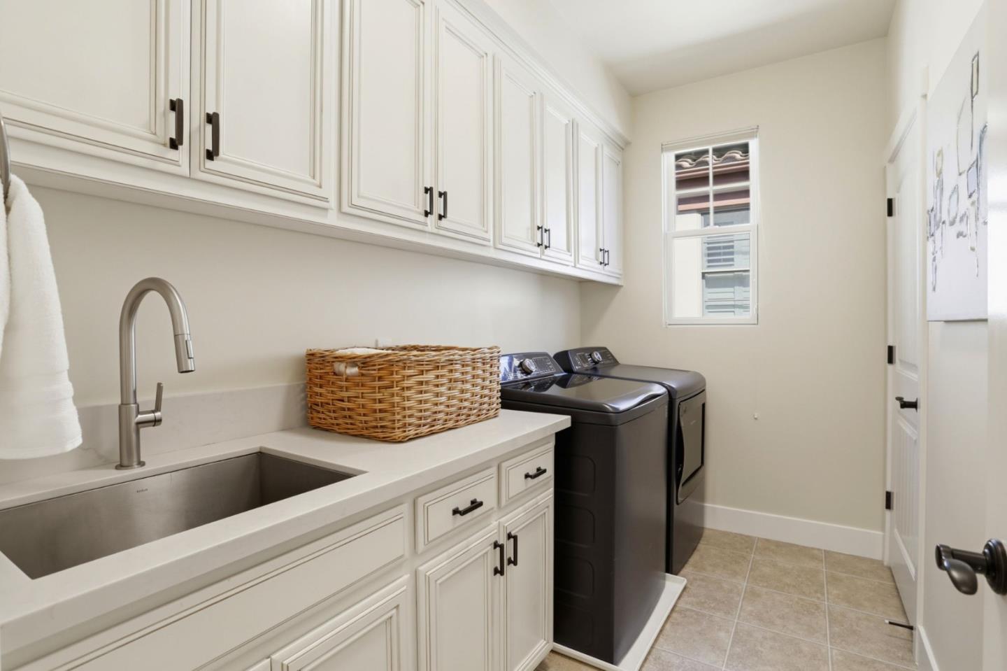 Detail Gallery Image 17 of 22 For 948 Rincon St, Mountain View,  CA 94040 - 4 Beds | 3 Baths