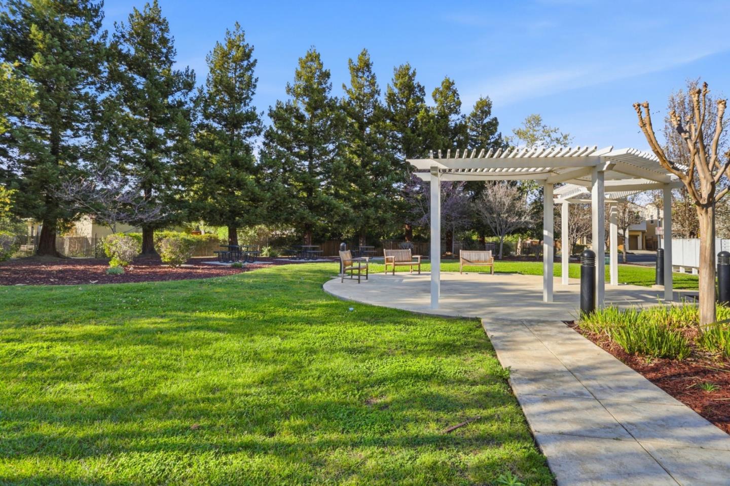 Detail Gallery Image 20 of 22 For 948 Rincon St, Mountain View,  CA 94040 - 4 Beds | 3 Baths