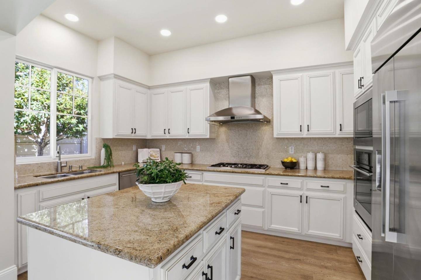 Detail Gallery Image 6 of 22 For 948 Rincon St, Mountain View,  CA 94040 - 4 Beds | 3 Baths