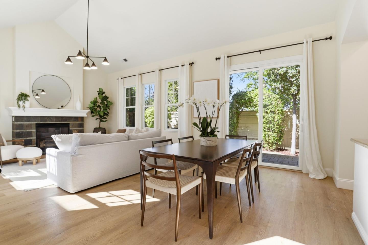 Detail Gallery Image 7 of 22 For 948 Rincon St, Mountain View,  CA 94040 - 4 Beds | 3 Baths