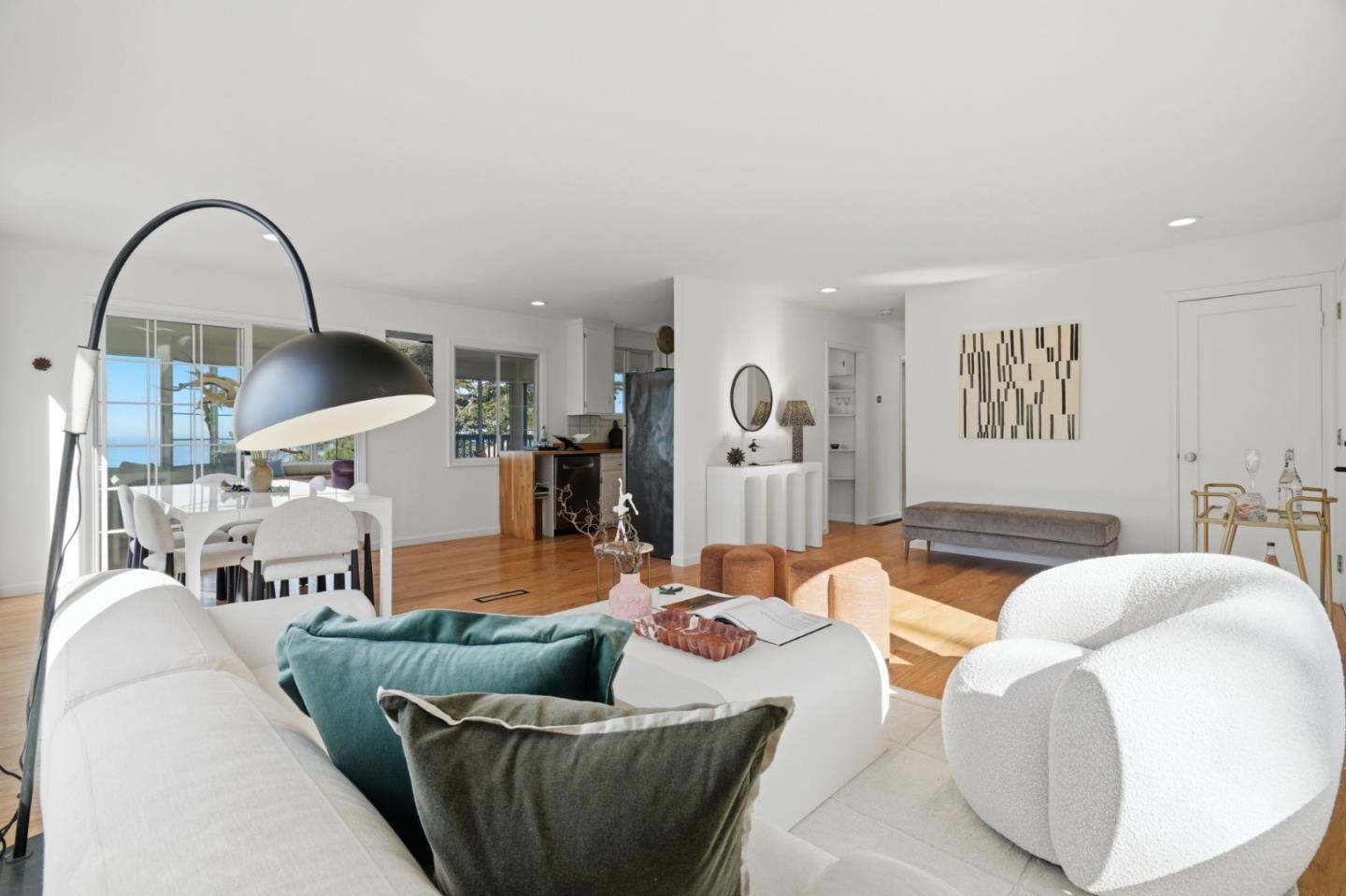 Detail Gallery Image 11 of 76 For 14 Cragmont Ct, Pacifica,  CA 94044 - 3 Beds | 2 Baths